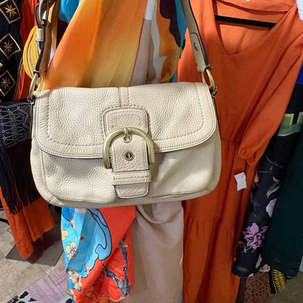 Vintage Coach Purse Cream Leather Soho Hardware F11842 Elegant Shoulder Bag